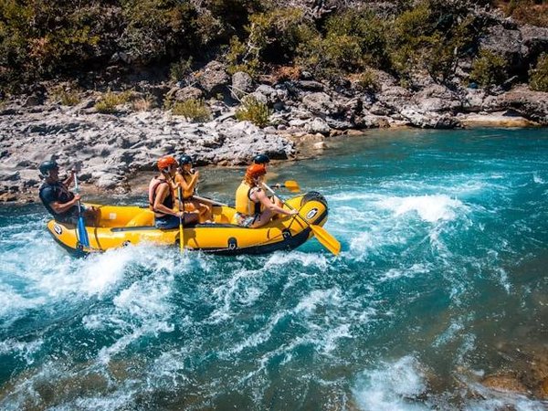 Le Guide Complet des Prix pour le Canyoning en Ardèche : Trouvez l'Aventure Parfaite à Votre Budget